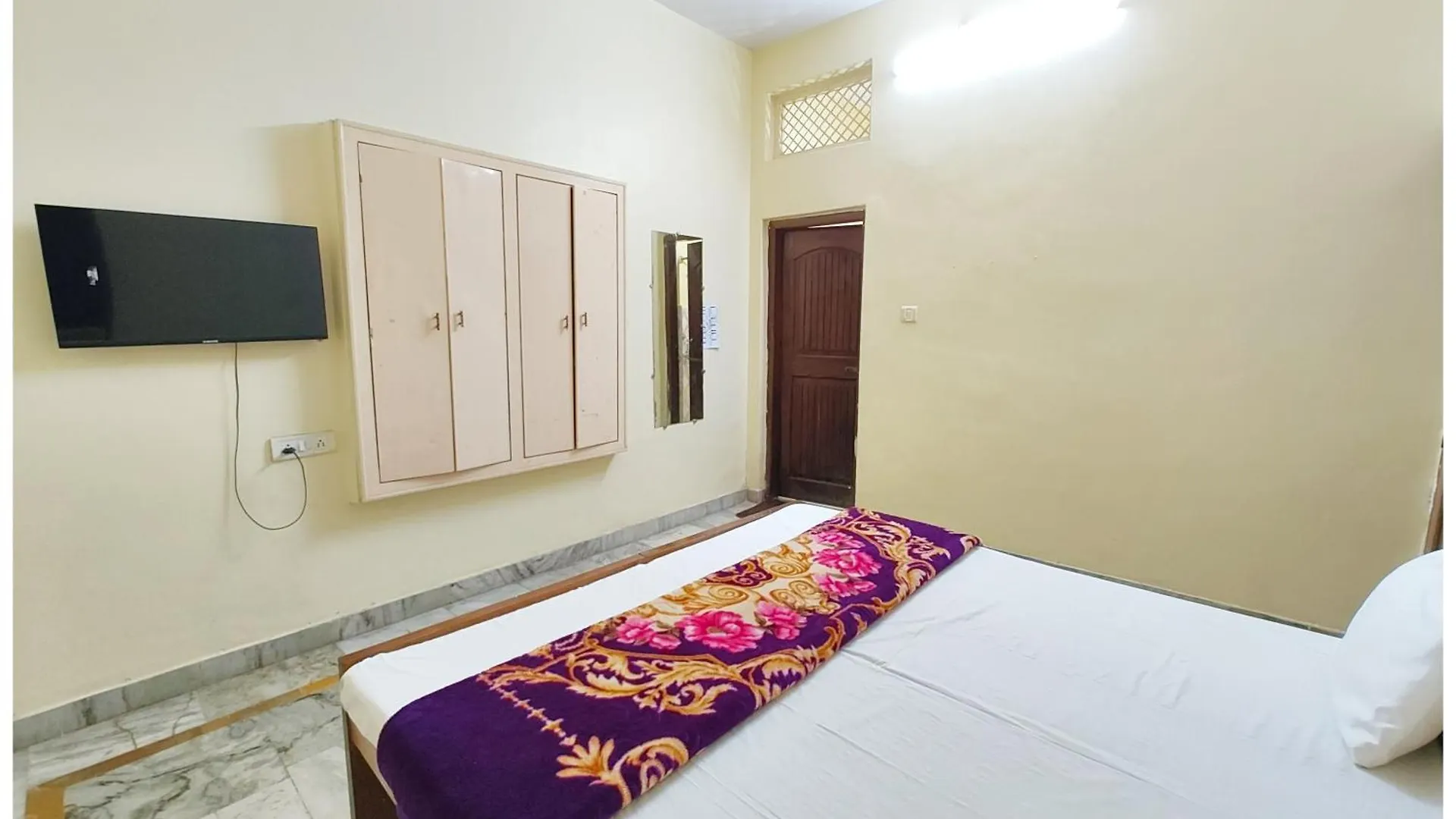 Varanasi Hotel 